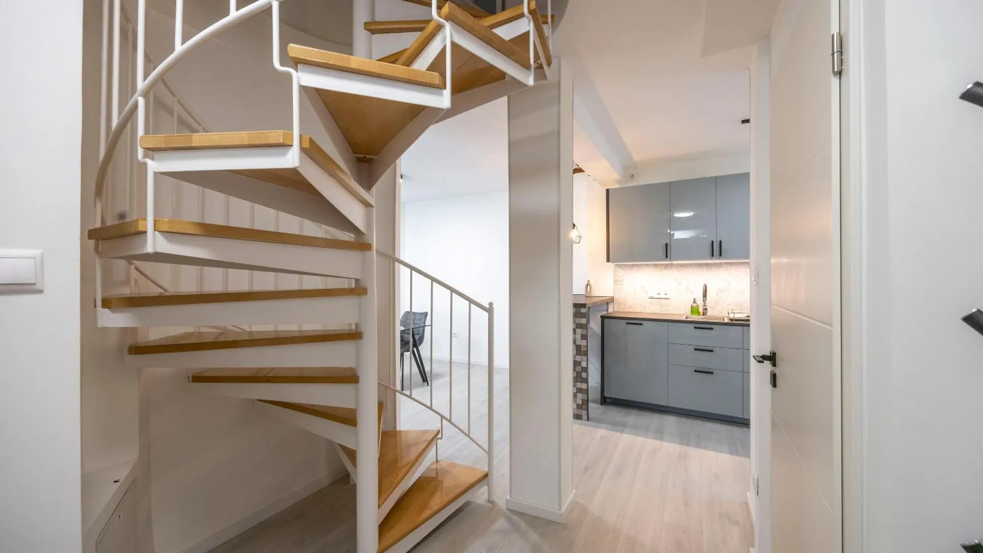 Deluxe & Minimalistic Central Residence In The Heart Of Boedapest 0*,  Hongarije