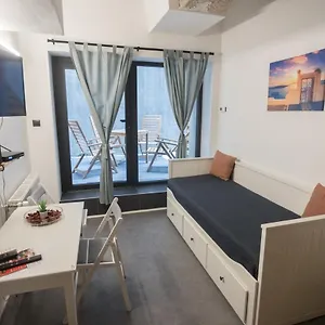  Apartmán Peaceful Basement With Terrace & Free Gym