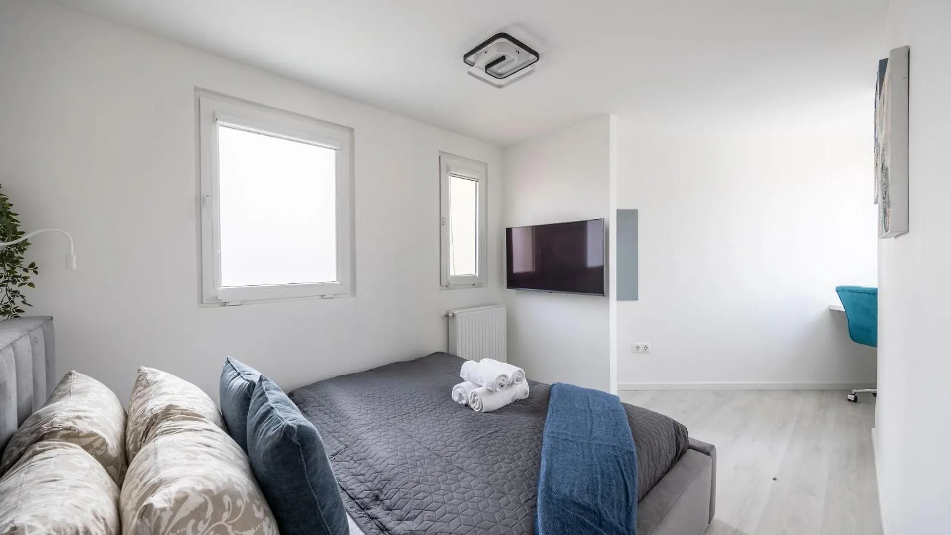 Deluxe & Minimalistic Central Residence In The Heart Of Budapešť